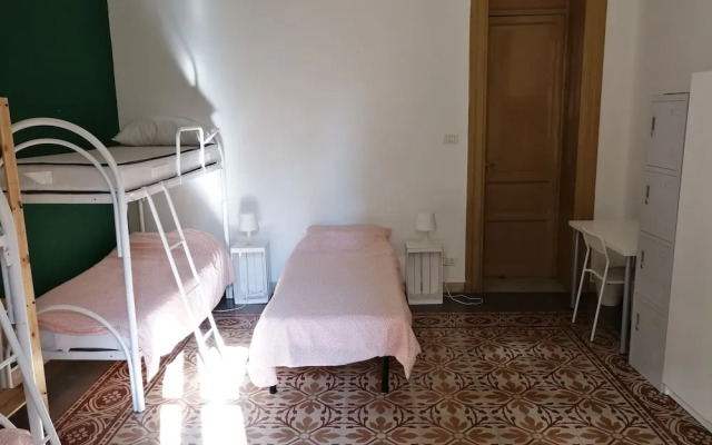 Jonathan Hostel & GuestHouse