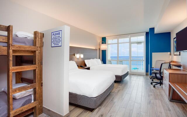 Holiday Inn Express & Suites Panama City Beach - Beachfront by IHG