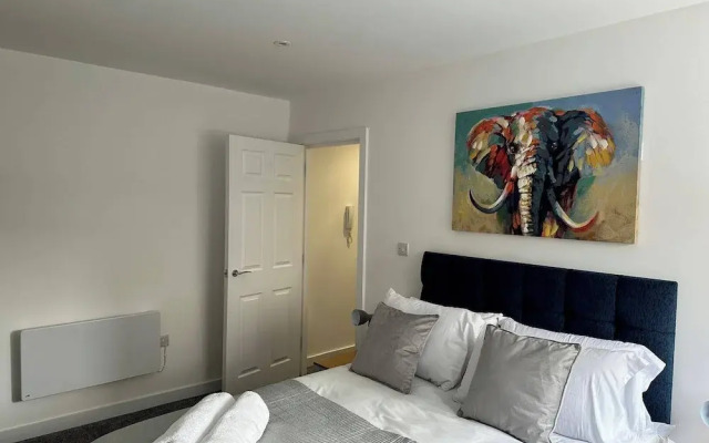 Bright & Cozy Hull Stay