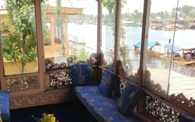 Mother India Group of houseboats.