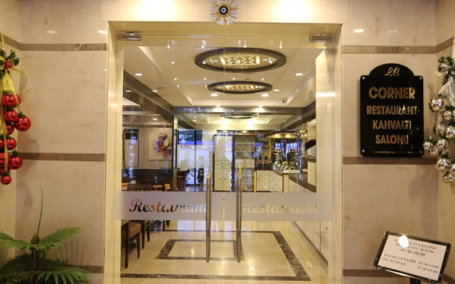 Life Corner Hotel