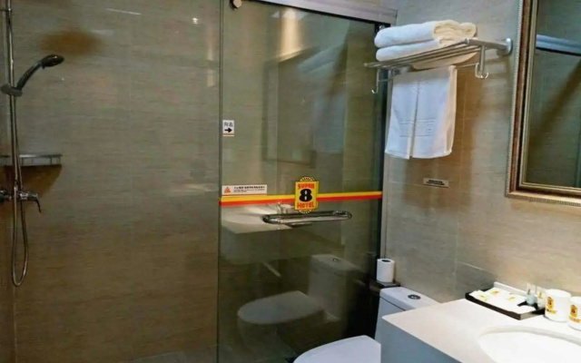 Super 8 Hotel (Linquan East Road, Guangde Road)