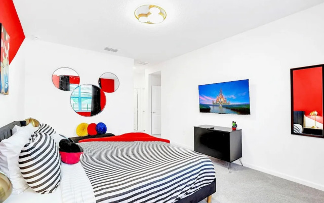 Upstay - 20-guest-all-theme-rooms-pool-spa-theatre