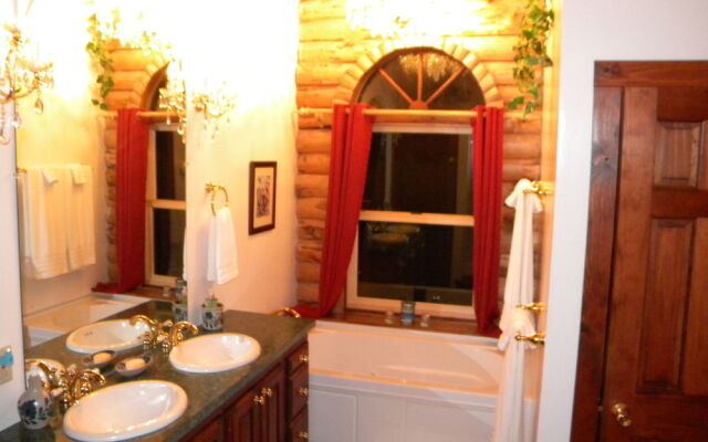 Rose And Goat Retreat - Mountain View Apartment