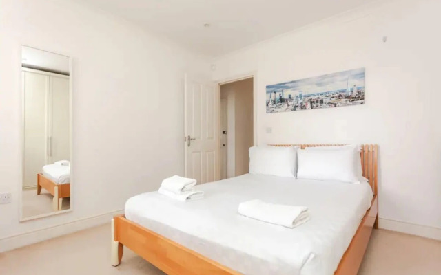 Homely 2 Bedroom Flat Near Embankment Station