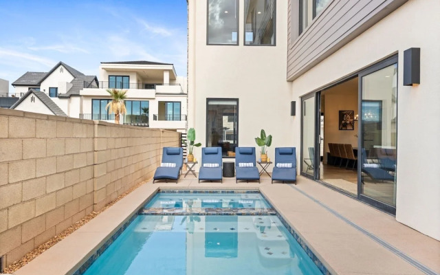 The Dugout 8 Bedroom Home