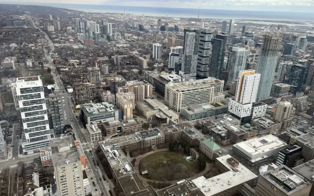 Atlas Suites - Bay & College