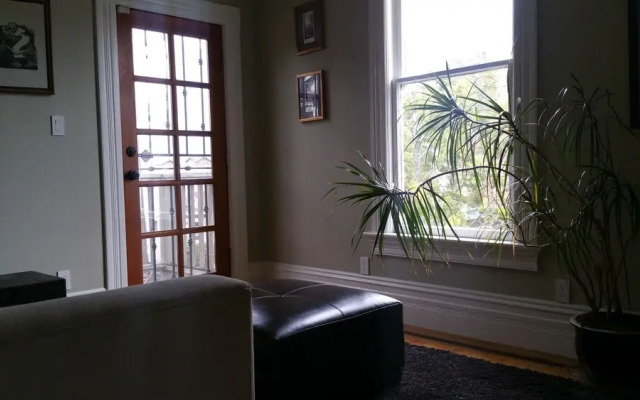 Gorgeous 4 Bedroom Victorian Townhouse