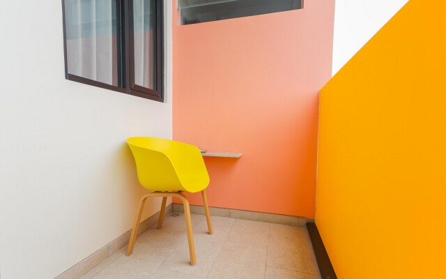 Sans Hotel Clover Ace Surabaya by RedDoorz