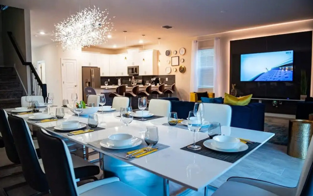 Luxury fun 9BR Near Disney Villa