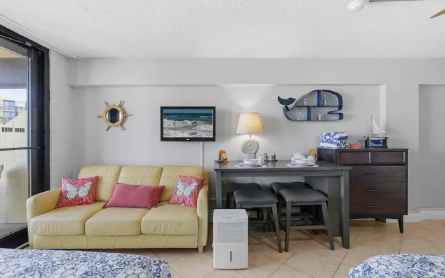 Hawaiian Inn 209