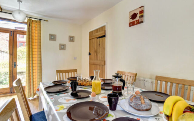Holiday Home Y Barcud Coch