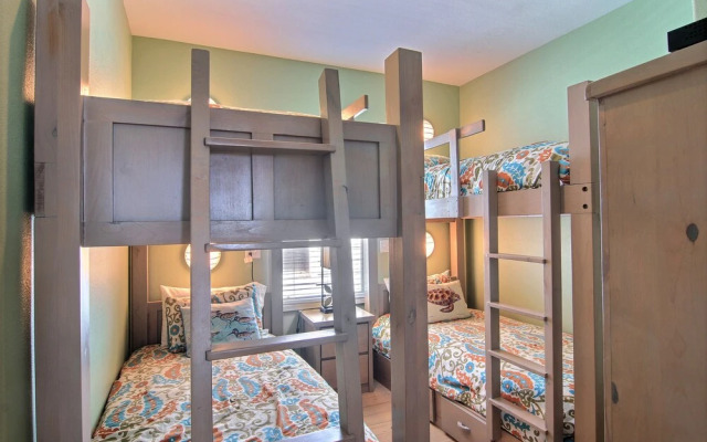 Purple Pelican - 4 Br home