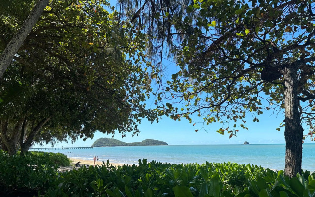 Palm Cove Pool Access Apartment