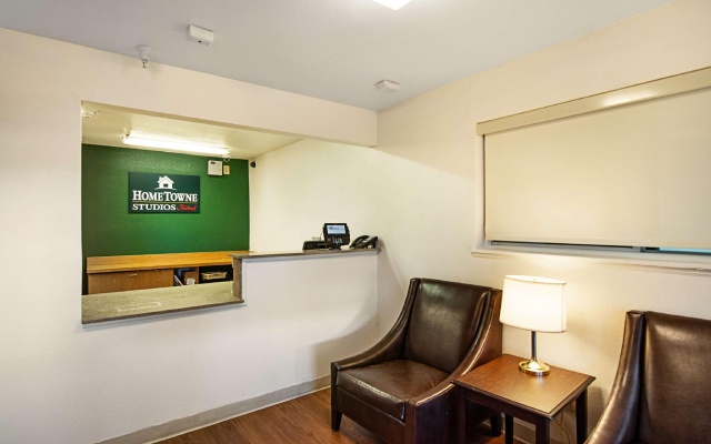 HomeTowne Studios By Red Roof Colorado Springs - Airport - Image 2