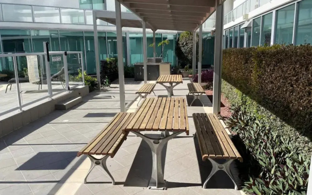Beautiful 1 Bedroom Gold Coast Retreat With Free Parking