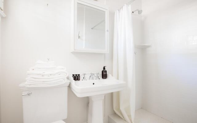 Romero by AvantStay | Villa Close to the Beach w/ Pool & Spa | Sleeps 17!
