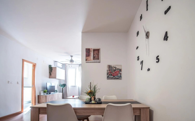 FAMILY FLAT CLOSE to the CENTER