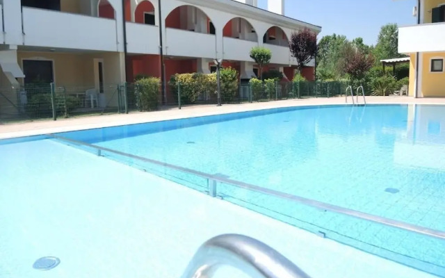 Apartment With Shared Pool for 5 Guests