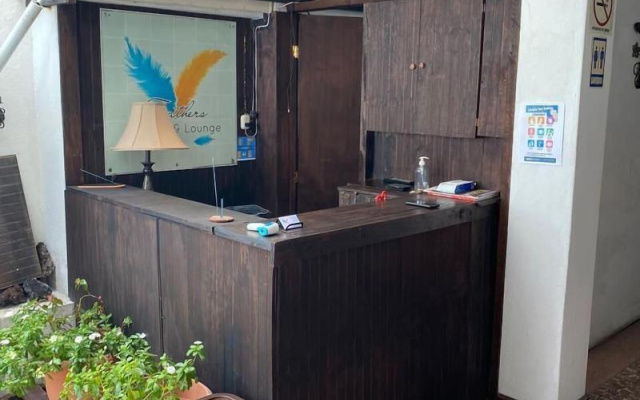 Feathers Hotel and Lounge - Hostel