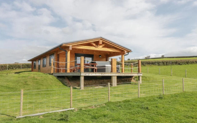 Bryn Eiddon Log Cabin