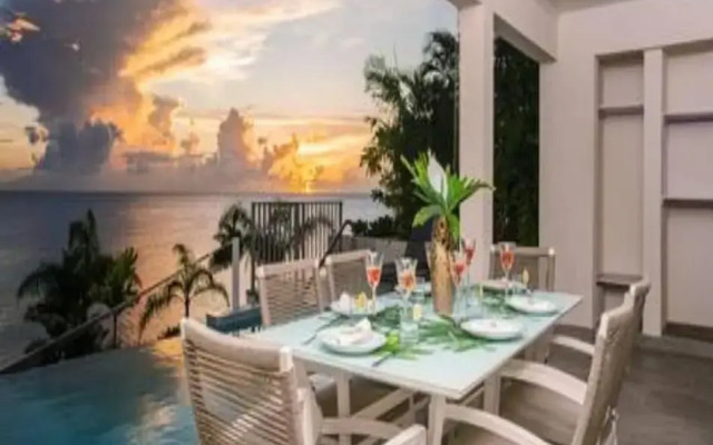 Villa Francoise - 4 Bedroom Beachfront w Pool