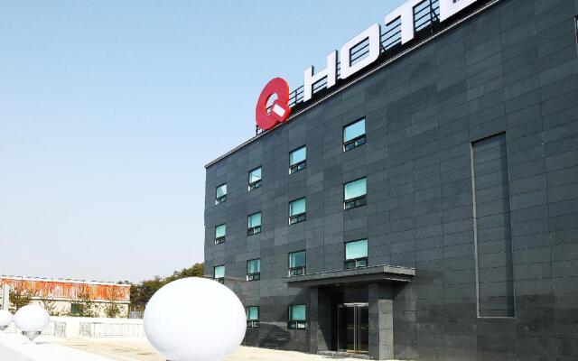 Q Hotel