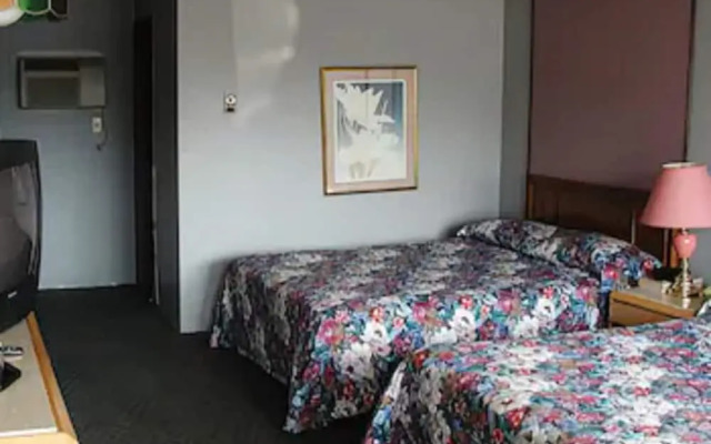 Rainbow Motor Inn - By the Falls