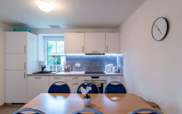 Holiday Hill 13491