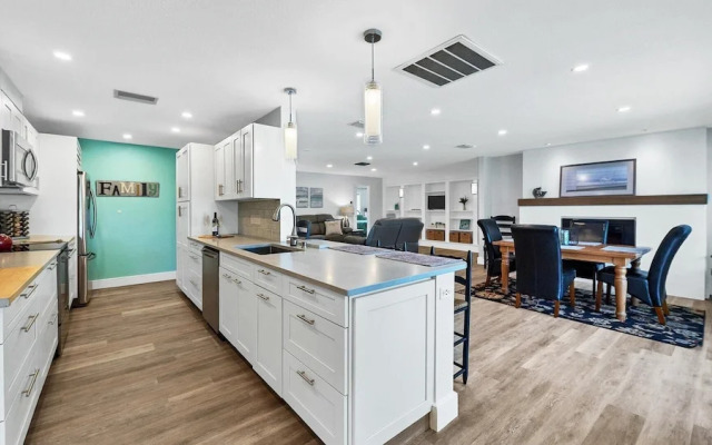 819 Napoli Lane