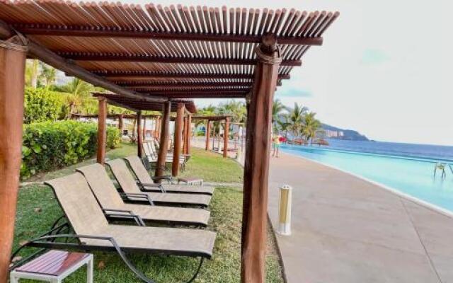 Bay View Grand Marina Condo 1004s