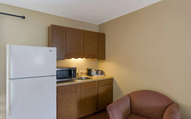 Rodeway Inn & Suites