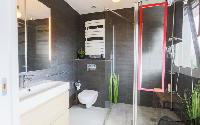 Monaco Vista VI4202 by Riviera Holiday H