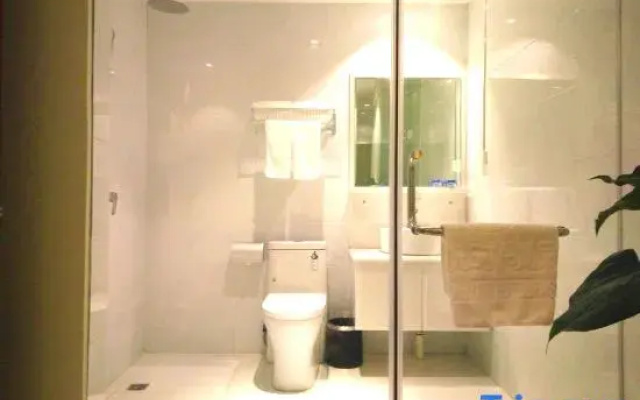 Zhengzhou Junyue Fashion Hotel (Yutong Company Huanghe Nursing College)