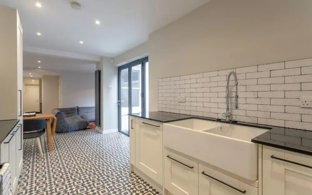 Spacious 1 Bedroom Flat With Garden