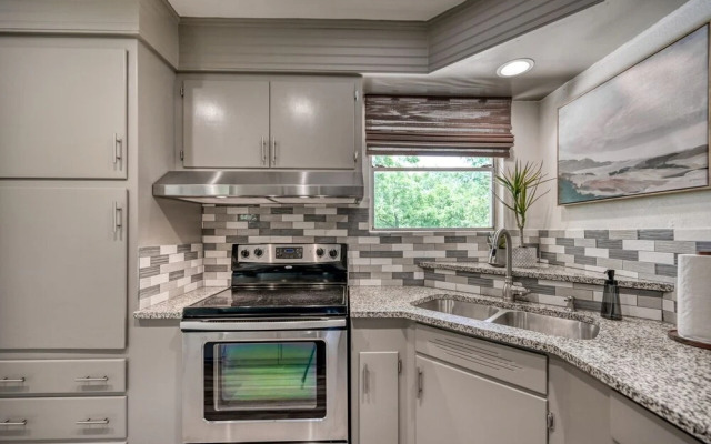 Luxury Lakefront Oasis W/Boat Dock-Firepit