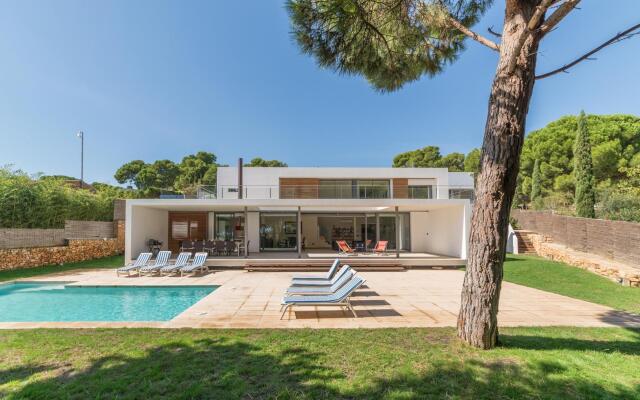 Claudia in L'Escala with 5 bedrooms and 4 bathrooms