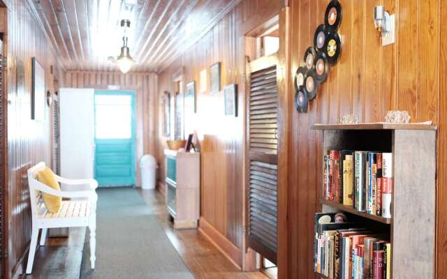 Beacon House Inn Bed & Breakfast