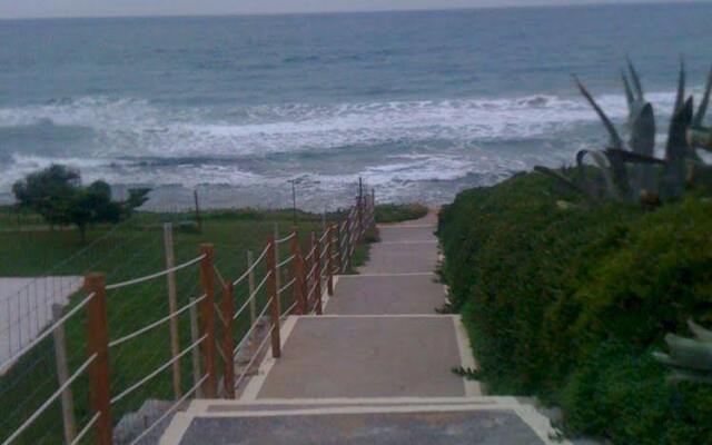 La Luna Beach