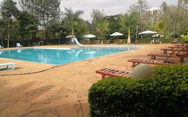Trotters Hotel - Kenol