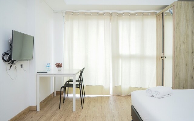 Fancy And Nice Studio Room At Casa De Parco Apartment