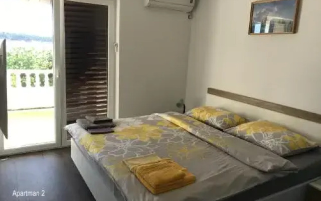 One-Bedroom Apartment in Banjol