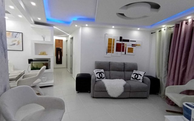 Luxurious Apartment 4to Level With Security Camera