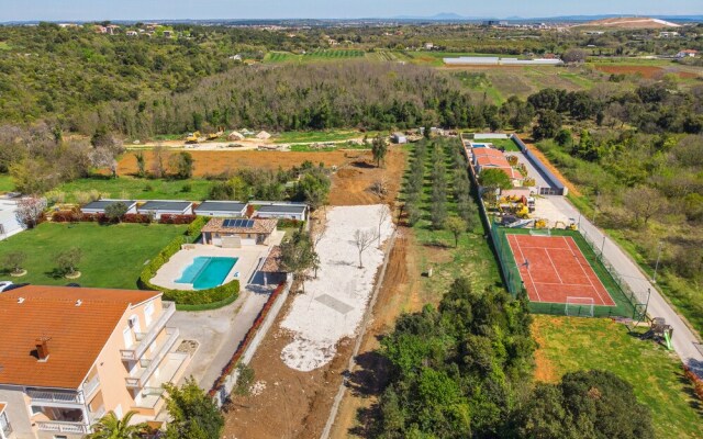 Pool Apartment Suzi 4