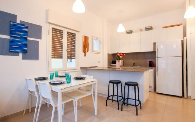 Trendy with balcony on Sheinkin by FeelHome