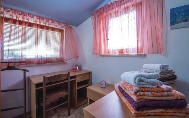 Beautiful Home in Liznjan With Wifi and 3 Bedrooms
