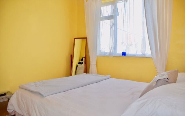 Bright 2 Bedroom Dublin House With Large Garden