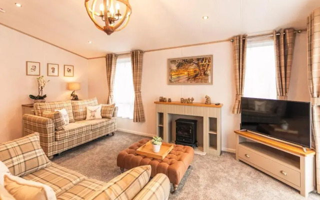 Hemingway Lodge with Hot Tub