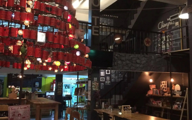 Norn Nung Len Cafe & Hostel