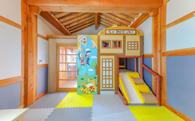 Onmaru Hanok Kids Poolvilla and Couple Spa